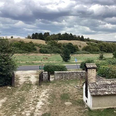 Vamosi Csarda 公寓